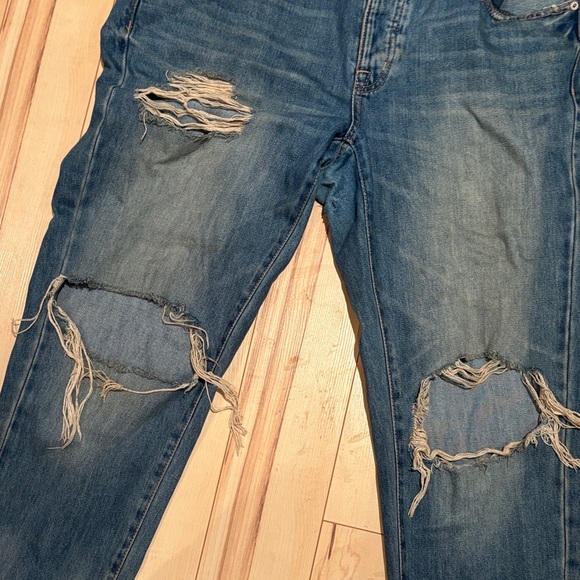 Garage- Distressed Blue Jeans - Picture 2 of 6